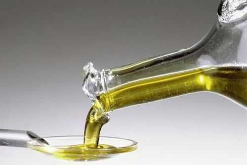 El aceite de oliva protege a personas mayores